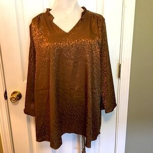 Spin pull on top blouse 2XL. V-neck, ruffle, flare sleeve, animal print, loose
